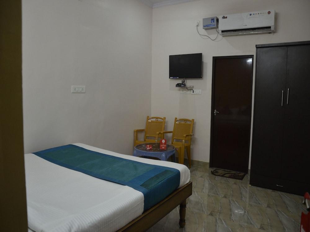 OYO 7622 Varanasi Stays