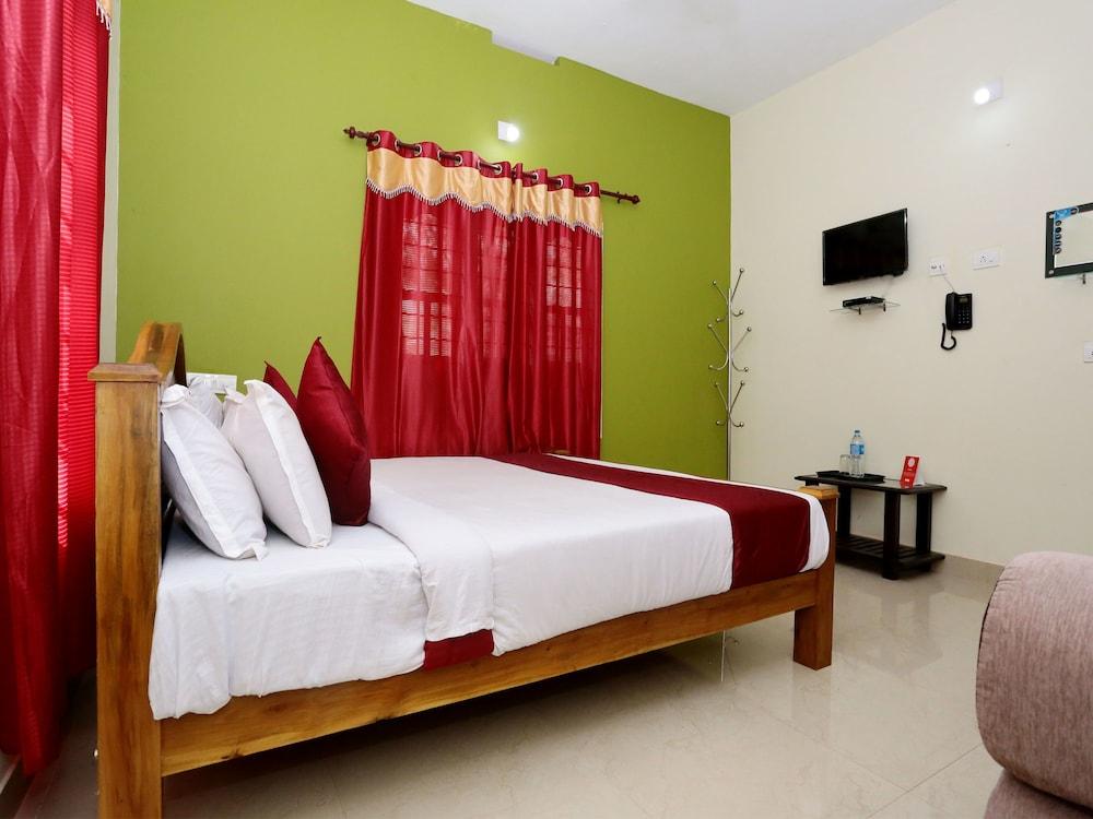 OYO 10421 La Flora Resorts