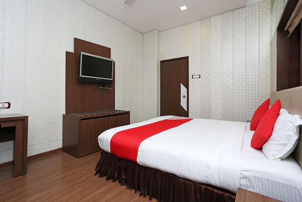 OYO 10690 Florence Hotel