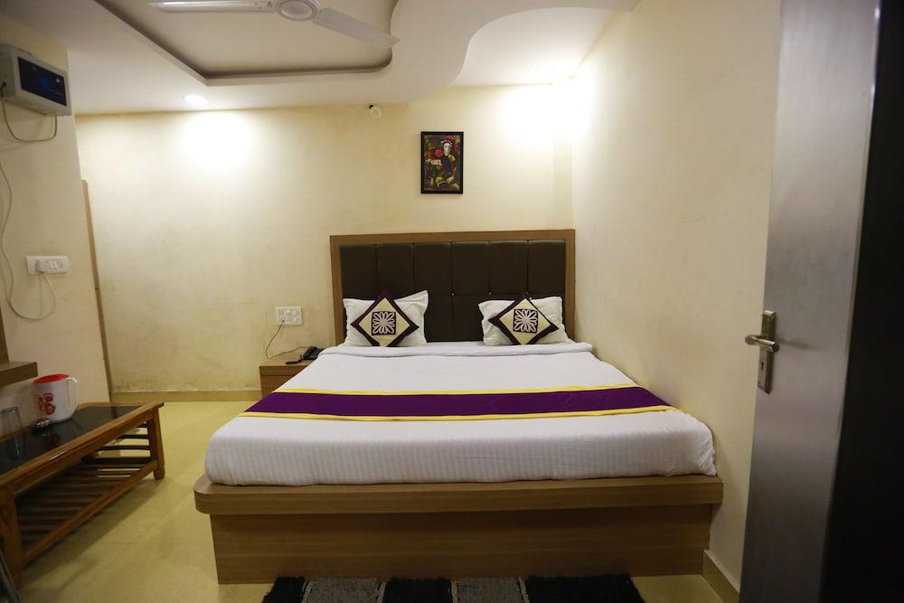 OYO 8883 Hotel Comfort Zone