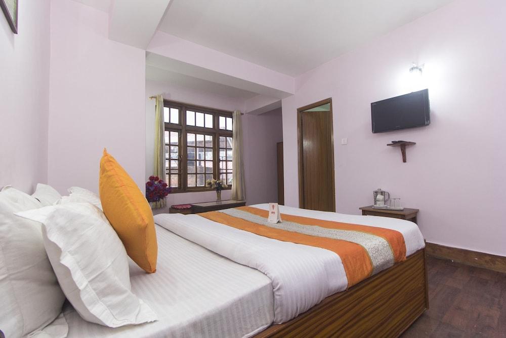 OYO 10883 Pema Thang Residency