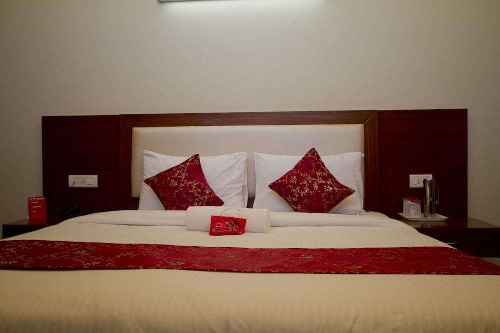 OYO 2943 Hotel Eco Groves