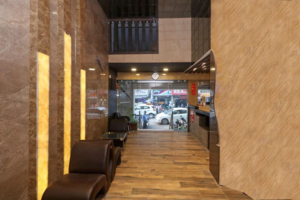 OYO 10991 Hotel Gagan