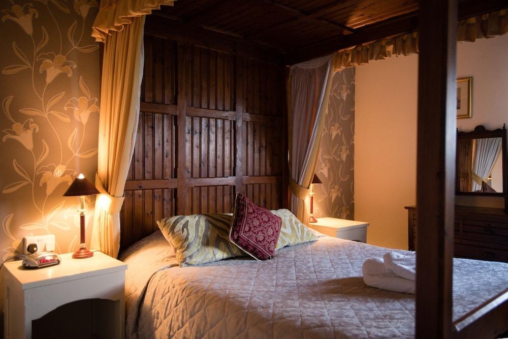 The Royal Arms (room only)