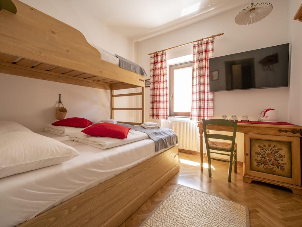 Berghi Hotel and Apartments