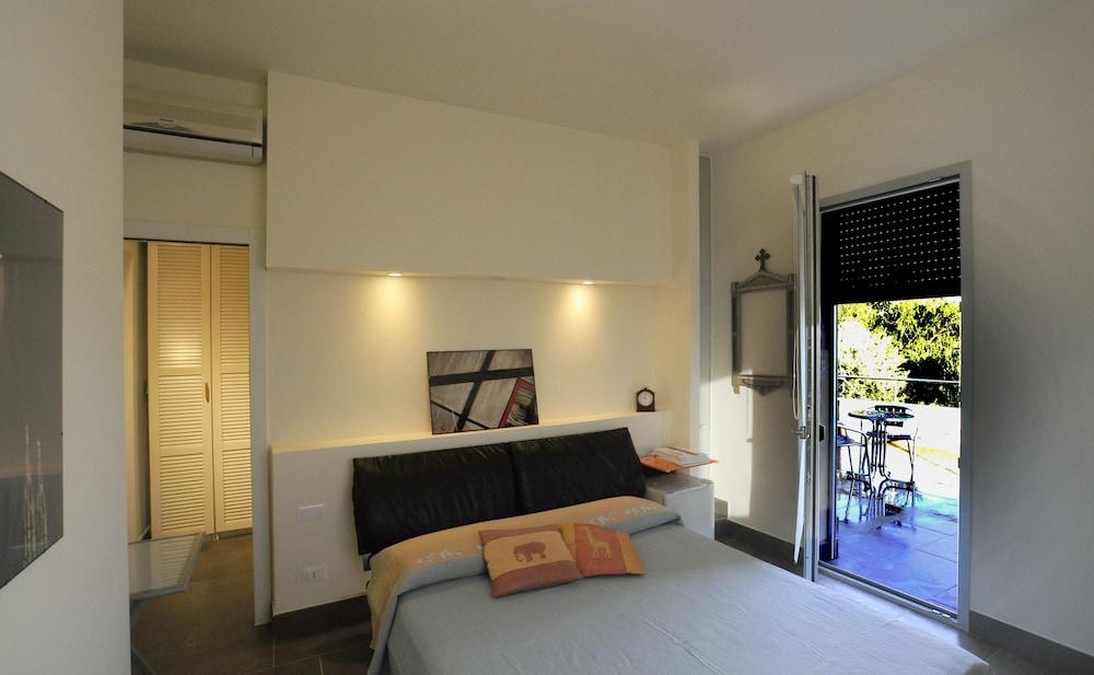 Art House Margine Rosso