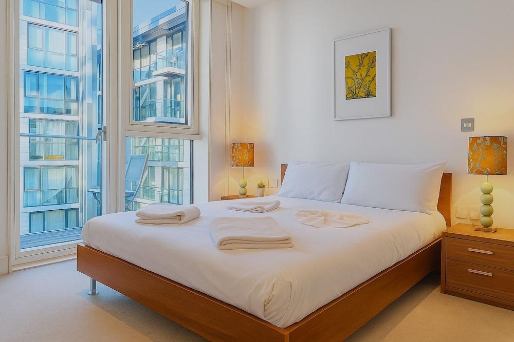 Still Life Tower Hill Deluxe