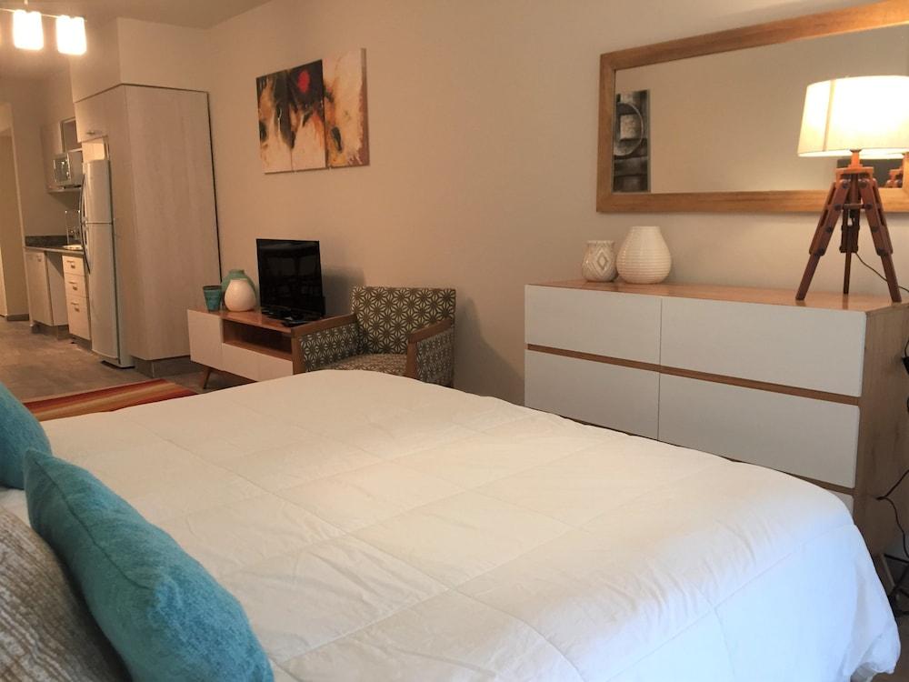 Urbana Suites & Studios 440