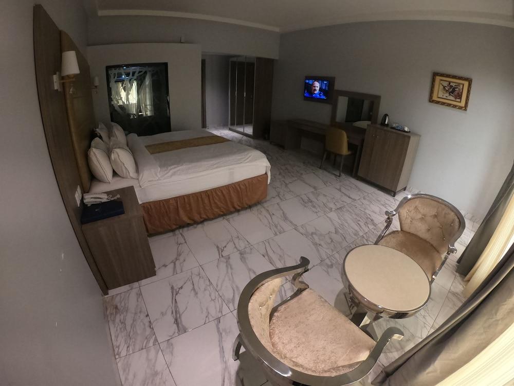 Maxbe Continental Hotel