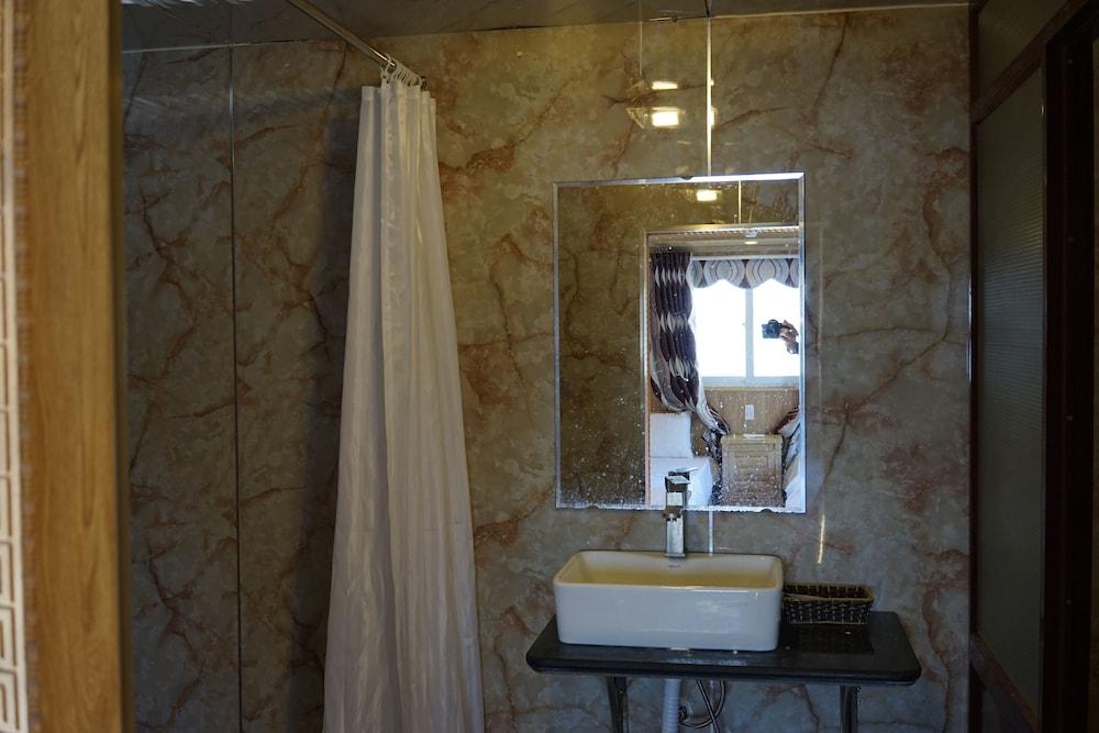 Cat Ba Sisters Legend Cruise