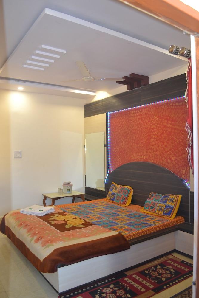 Hotel Satpura Safari