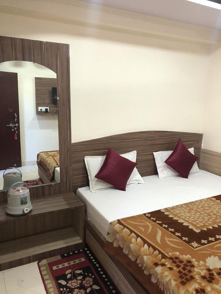 Hotel Satpura Safari