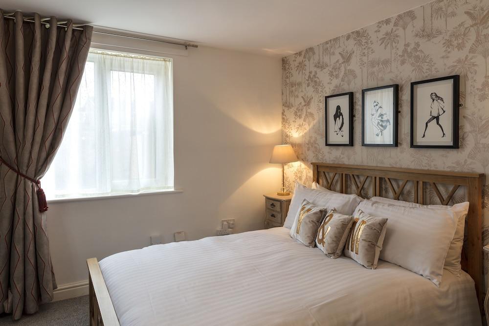 River Court Apartments LETS