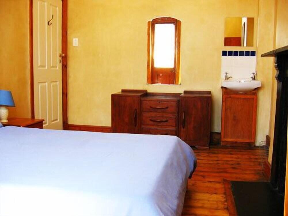 Carnival Court Backpackers - Hostel