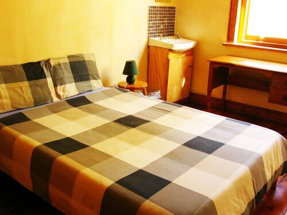 Carnival Court Backpackers - Hostel