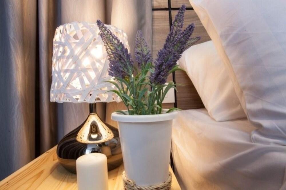 Simply Comfy Apartment by Patsamon