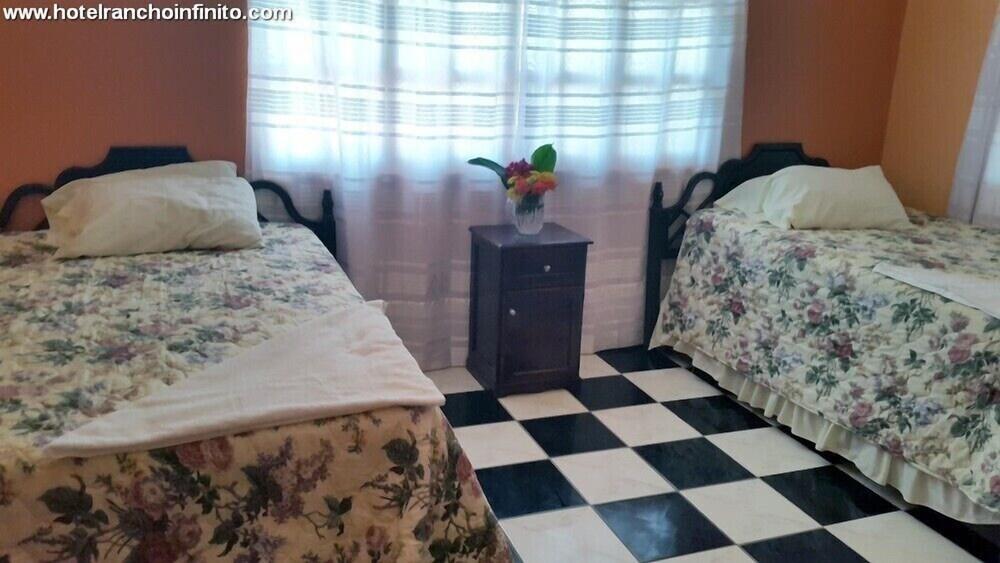 Hotel Rancho Infinito
