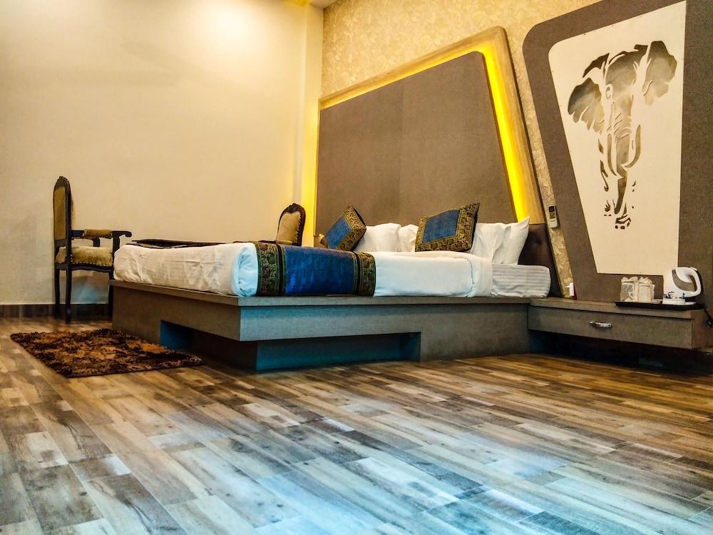 Dwivedi Hotels Sri Omkar Palace