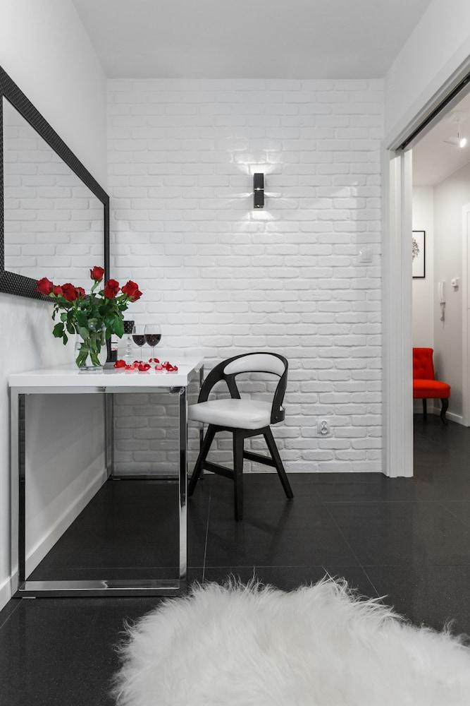 New Wave Apartment Glam