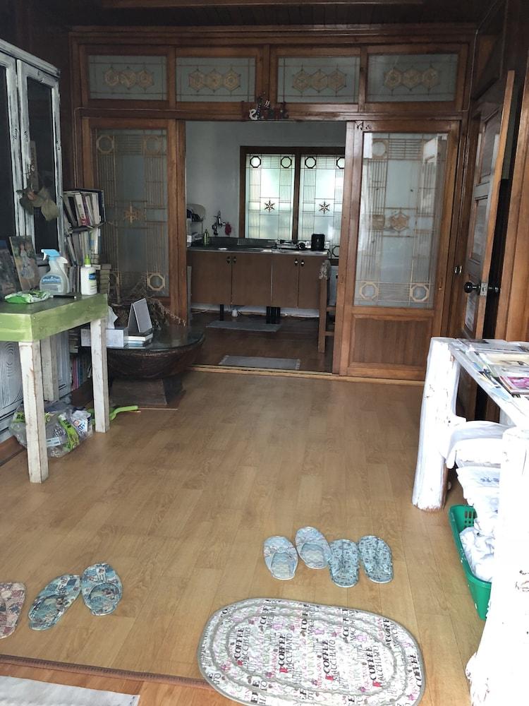 Jaun Guesthouse - Hostel