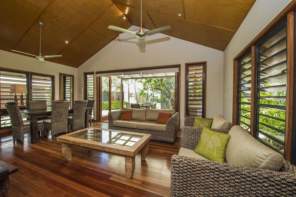 Pure Magnetic Villa 1