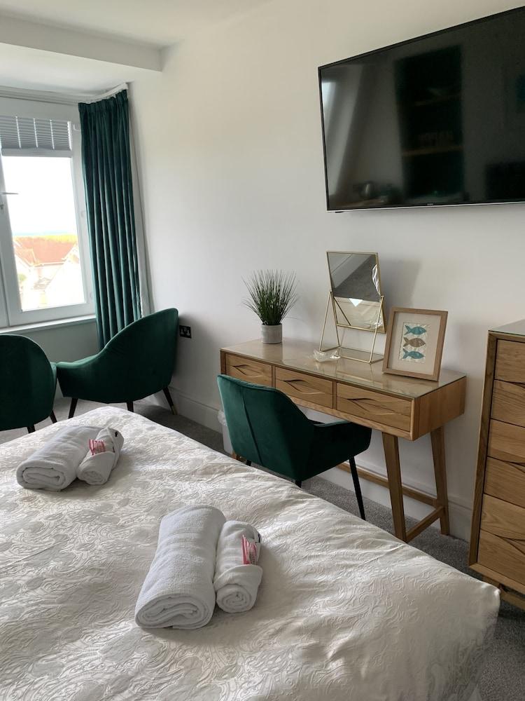 Lazy Waves Boutique B&B