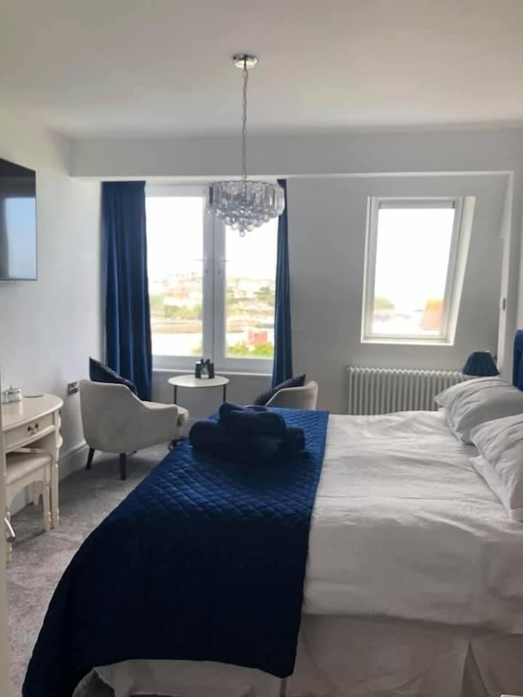 Lazy Waves Boutique B&B