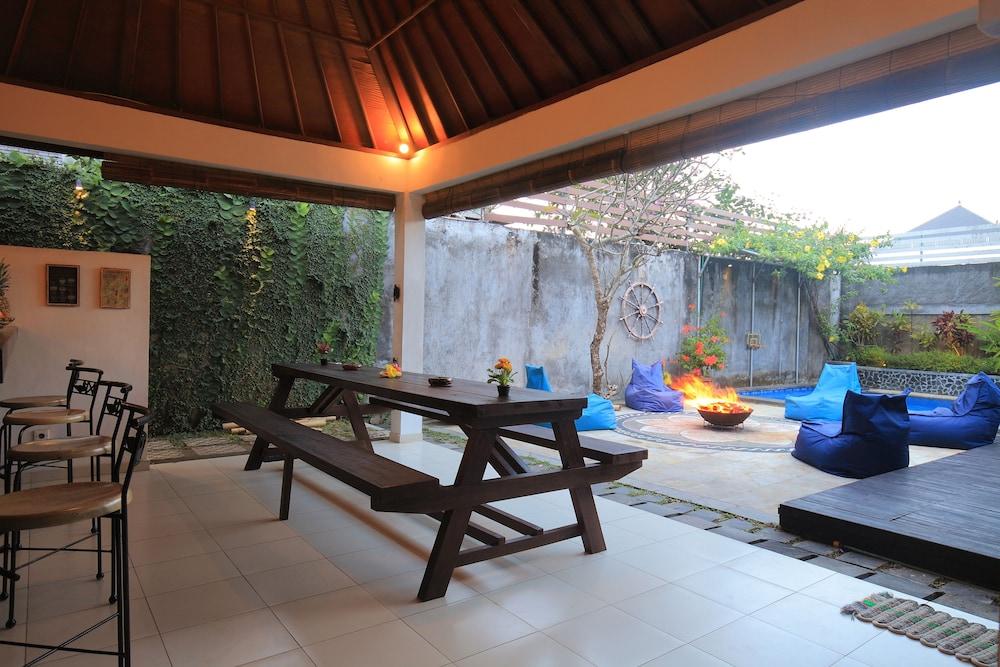 Black Pearl Villa Beachside