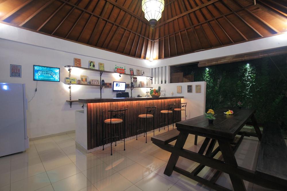 Black Pearl Villa Beachside