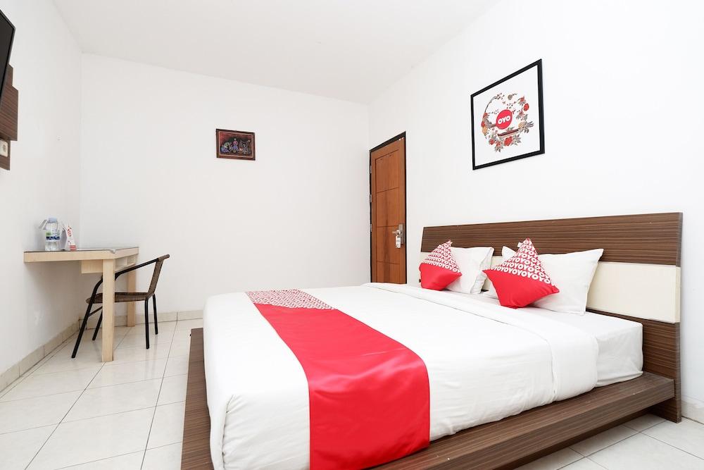 OYO 1251 Residence 8