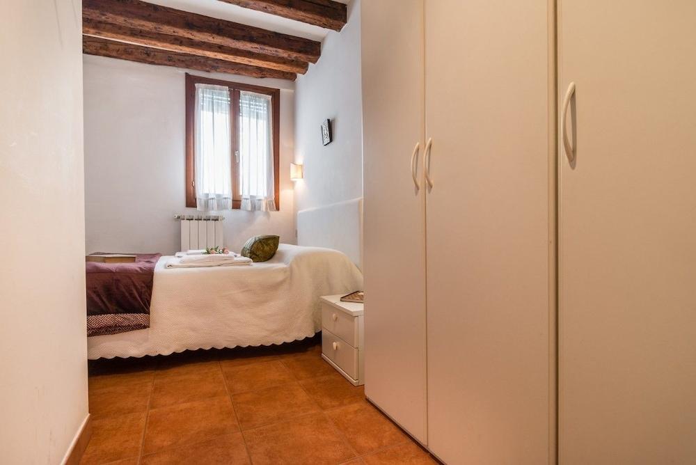 Venice Canal View Boutique Apartment