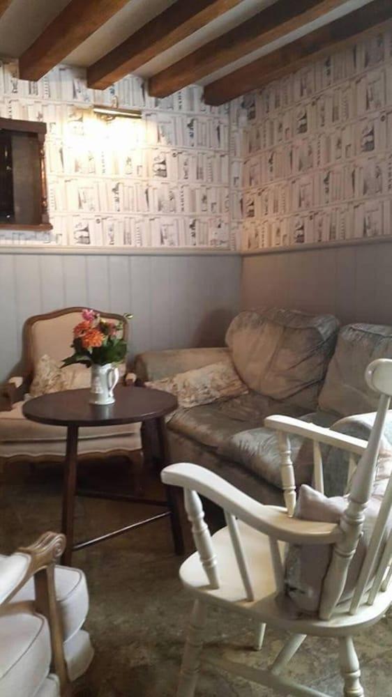 The Fleur de Lys Inn