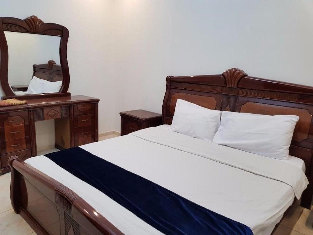 Thee Mar Hotel Apartments