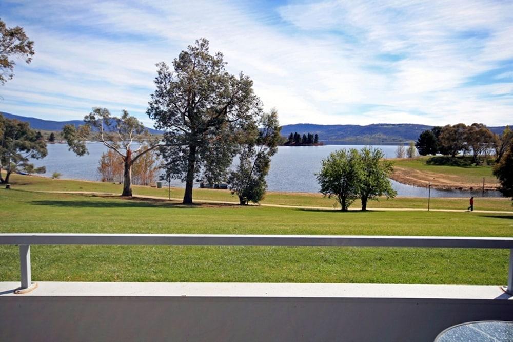 Horizons 414 - Lake Jindabyne Waterfront
