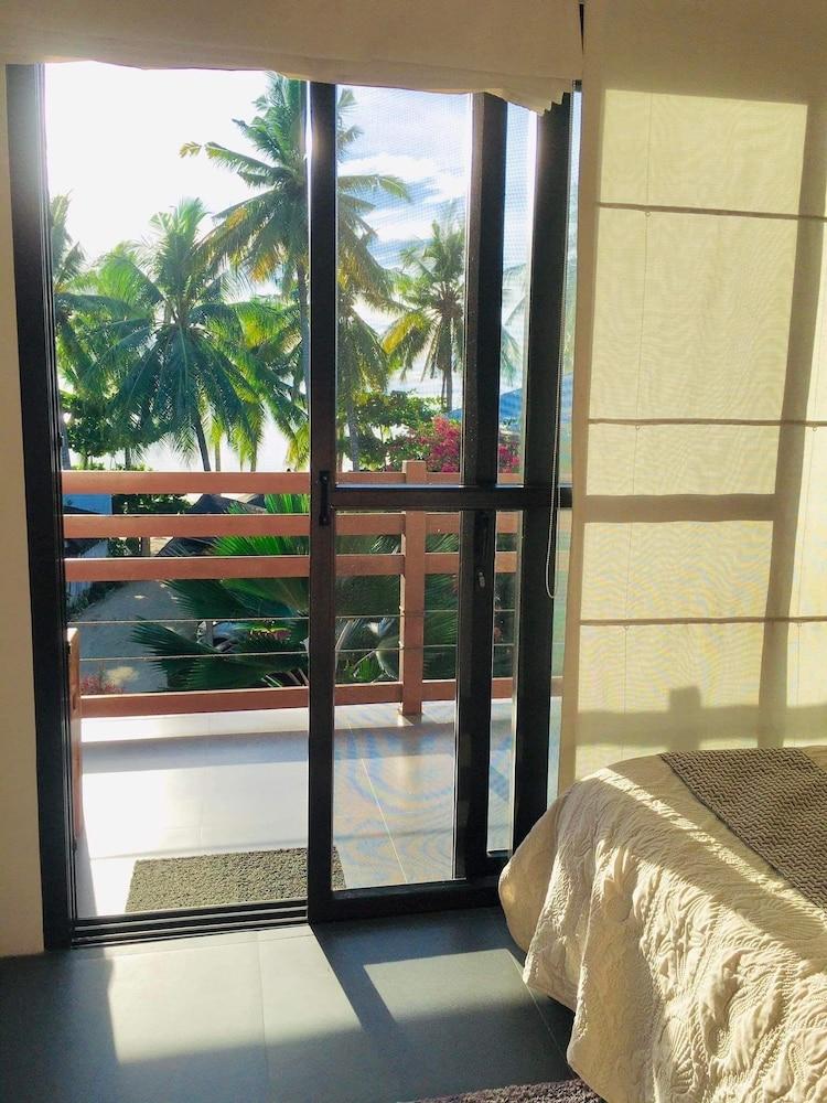 The Whitehouse by the Sea