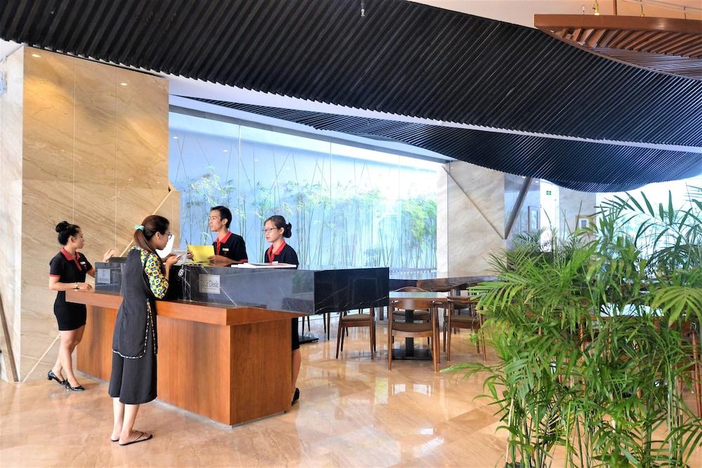 Holi Beach Apartments