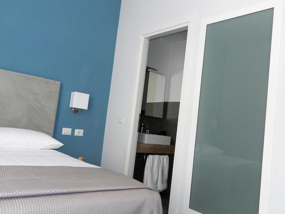 Eighty Four Luxury Rooms