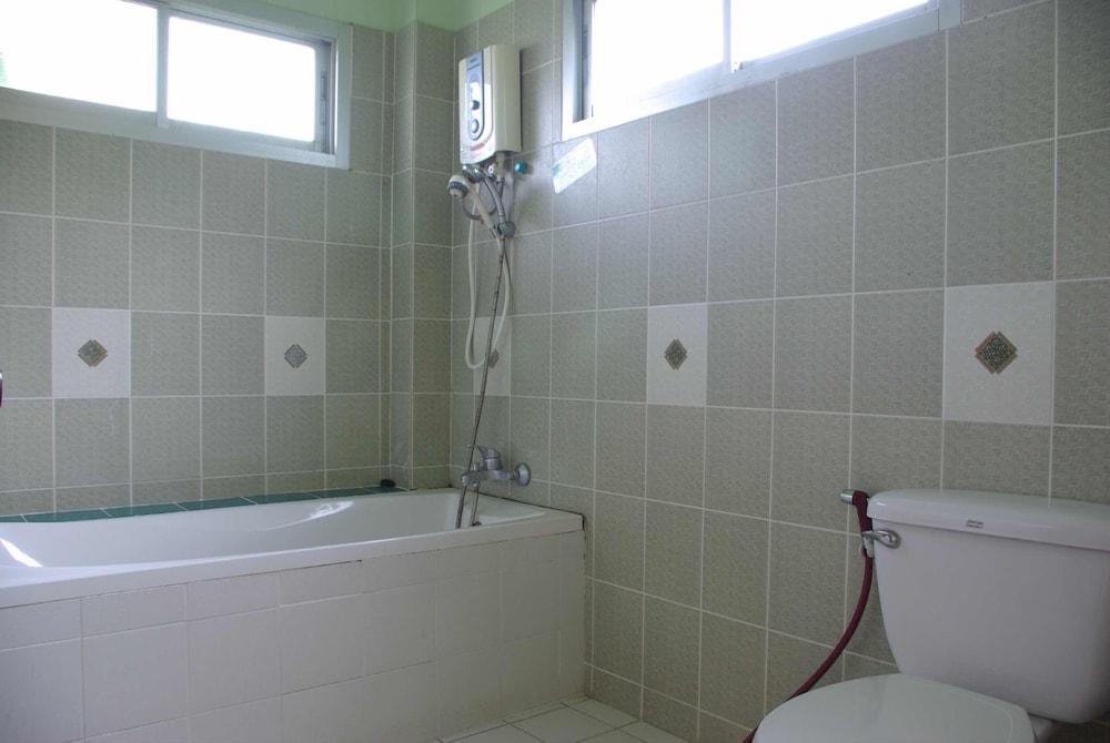 Maerim Whale Park Resort