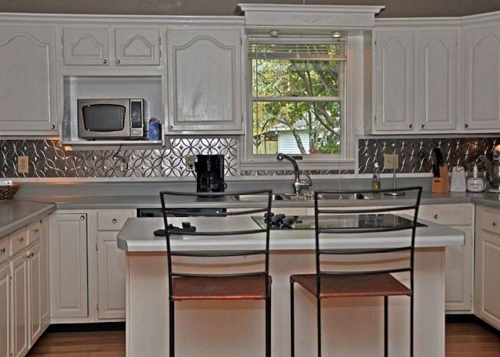 Cottage by the Creek