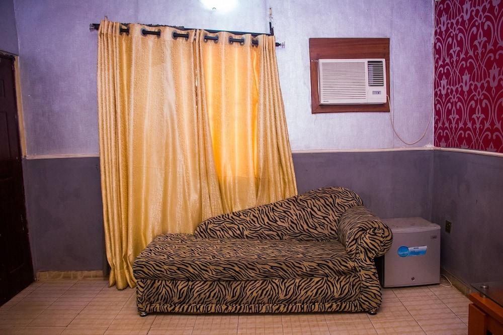 Duckland Hotel and Suites Ltd