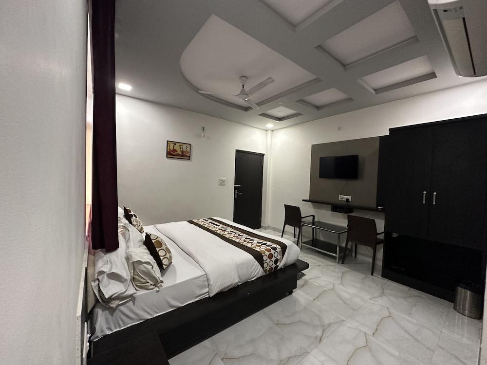 Hotel Aaradhya Residency