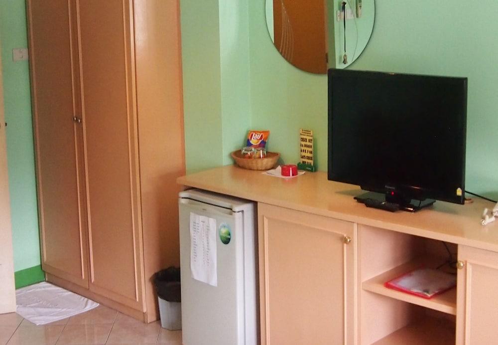 Richman Poorman Guesthouse