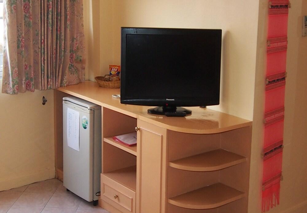 Richman Poorman Guesthouse