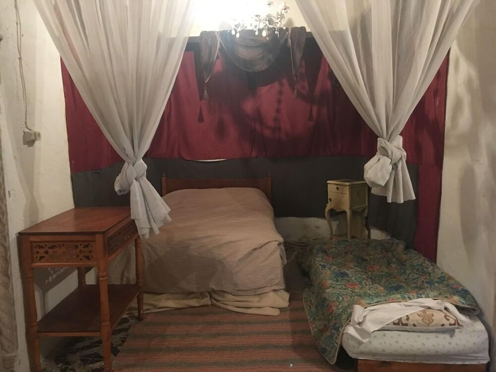 Palais du XVIII ème siècle - Hostel