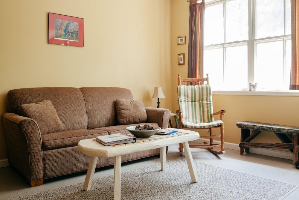 Wellnesste Lodge and Cabin Rentals