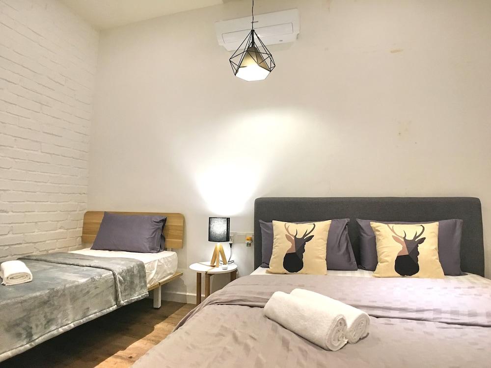 iBook 5 - Scandinavian Suites Room