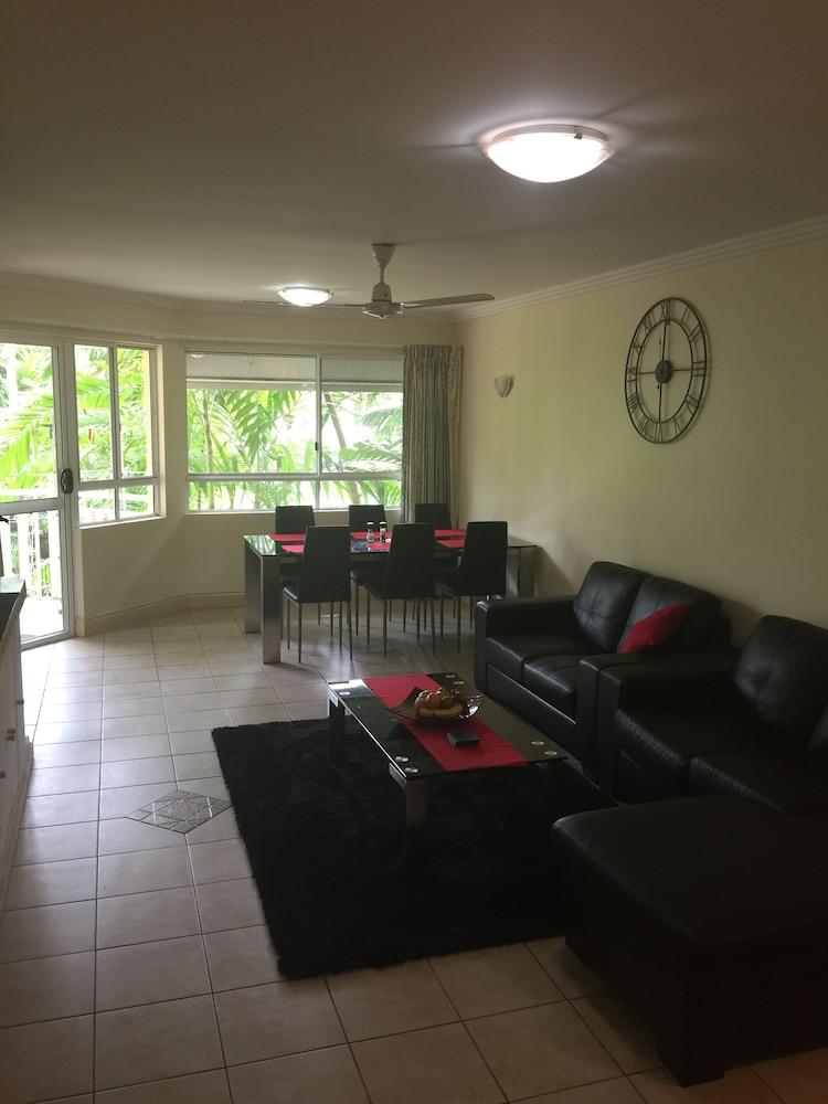Cairns Golf Course Apartment