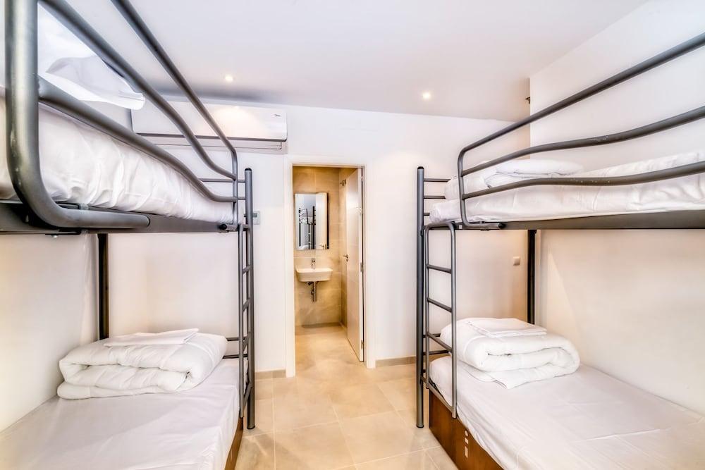 Hostel A2C - Adults Only