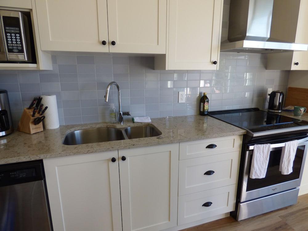 Eagle Reach - A West Coast Cottage