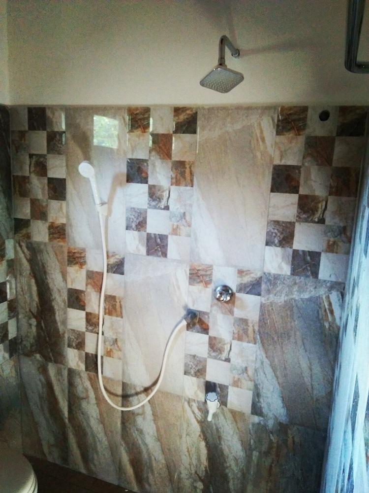 Vihara Safari Homestay